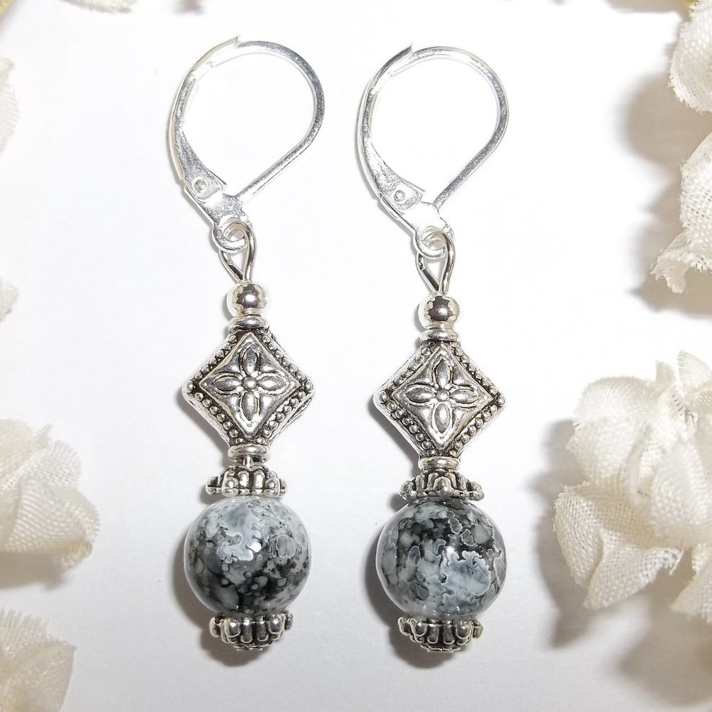 Cute Grey Beaded Earring Set Leverback NWT 5494
